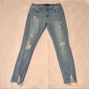 ENJEAN Destroyed Light Wash Jeans (Jr Sz 7)